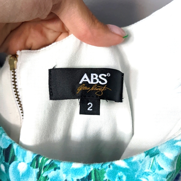 ABS floral mini dress. - Picture 5 of 5